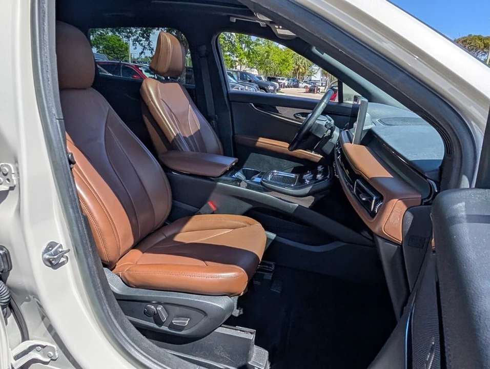 2022 Lincoln Nautilus - Image 17 of 21