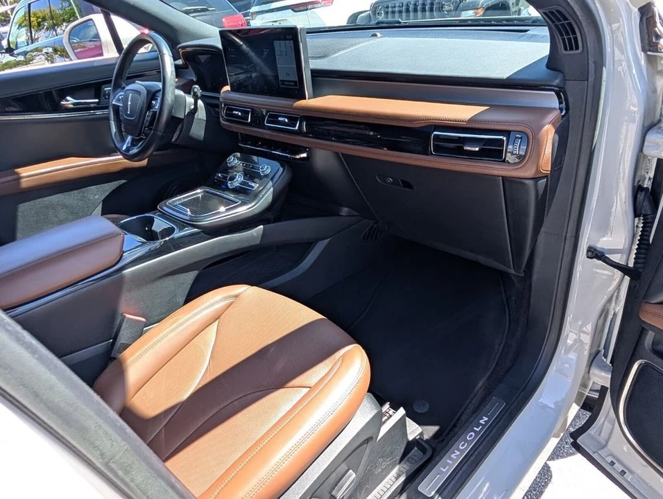 2022 Lincoln Nautilus - Image 16 of 21