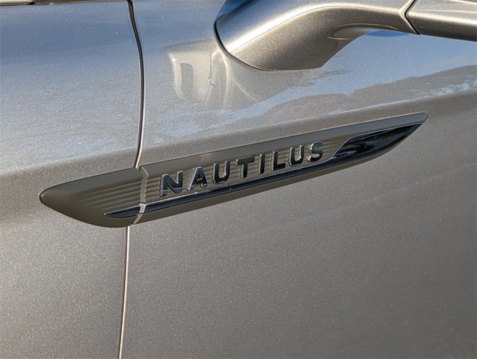 2022 Lincoln Nautilus - Image 10 of 12