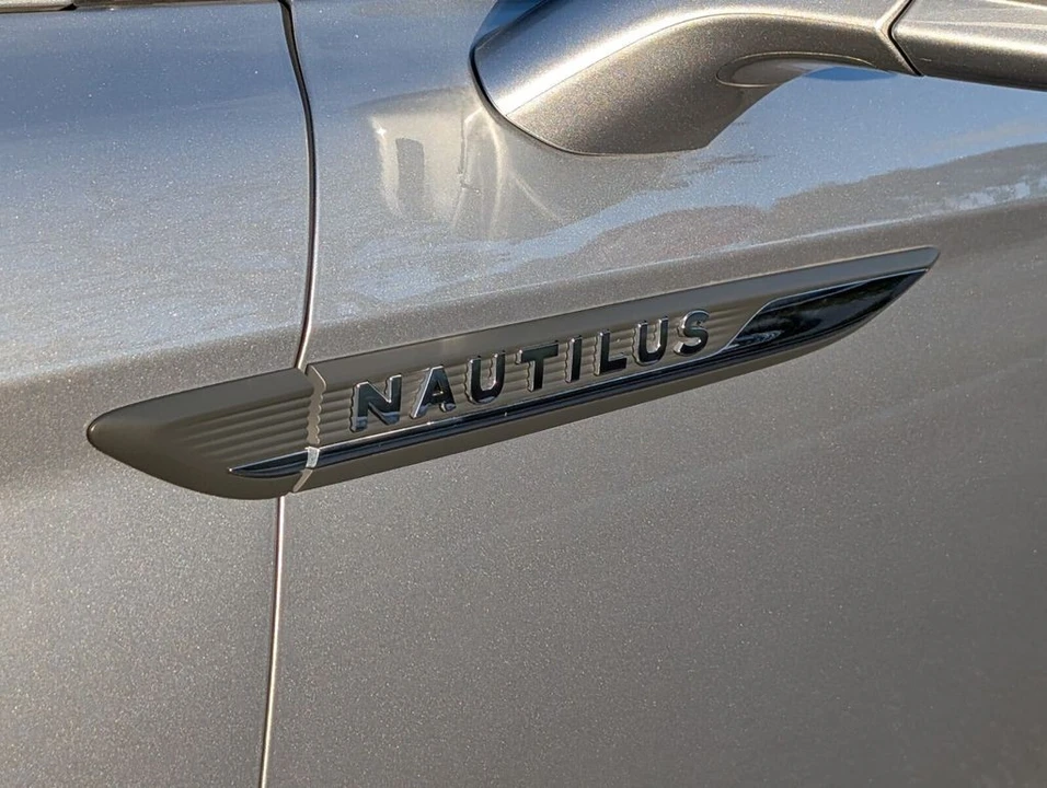 2022 Lincoln Nautilus - Image 10 of 21