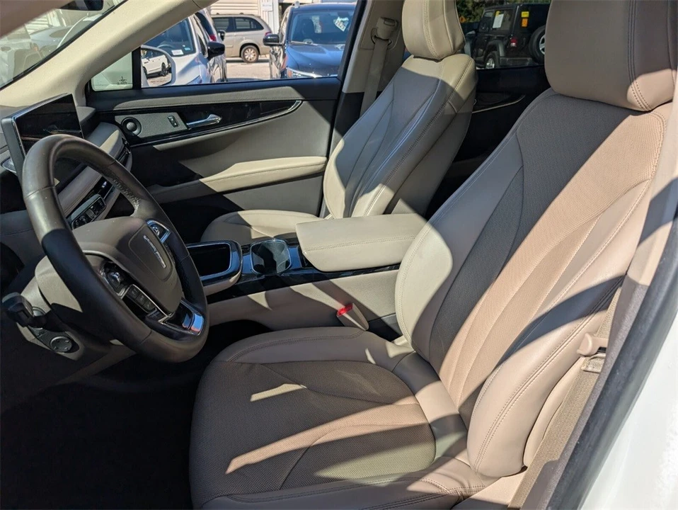 2022 Lincoln Nautilus - Image 11 of 12