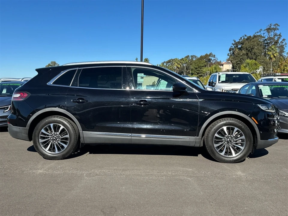 2022 Lincoln Nautilus - Image 2 of 12