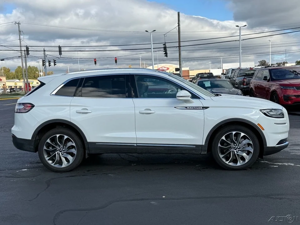 2022 Lincoln Nautilus - Image 2 of 21