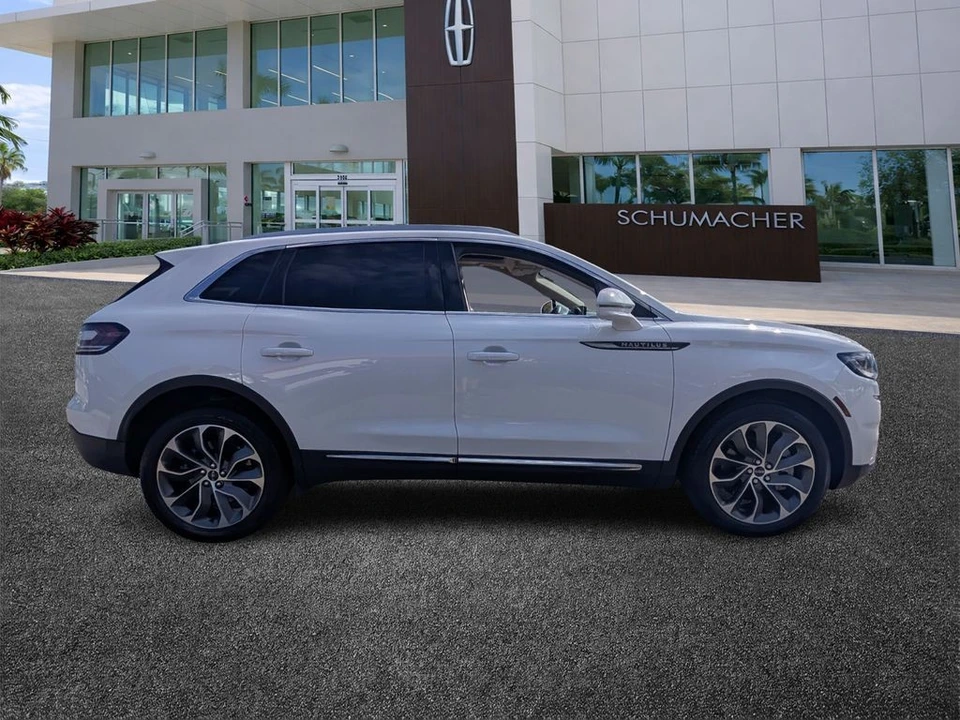 2022 Lincoln Nautilus - Image 8 of 12