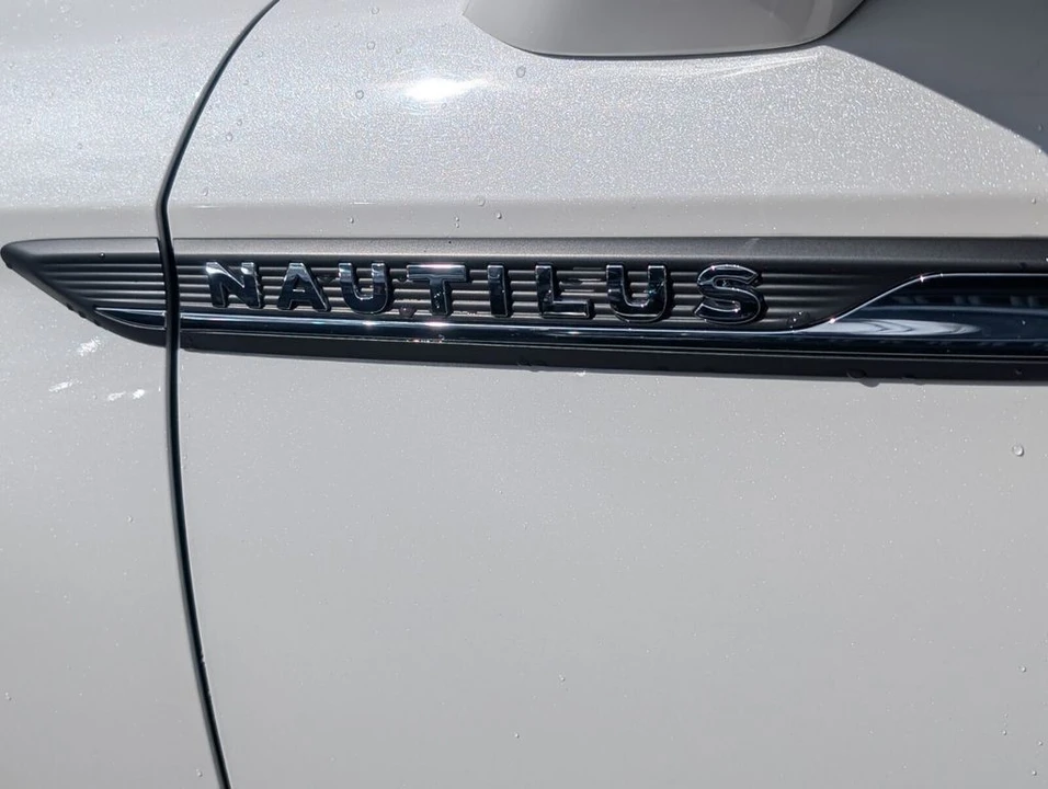 2022 Lincoln Nautilus - Image 10 of 12