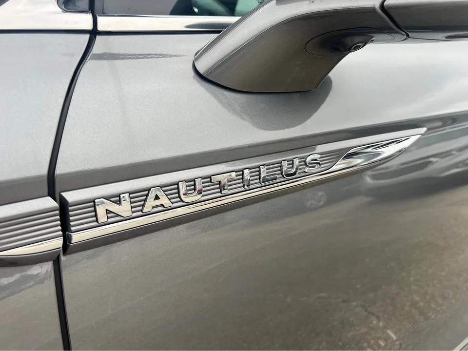 2022 Lincoln Nautilus - Image 2 of 12