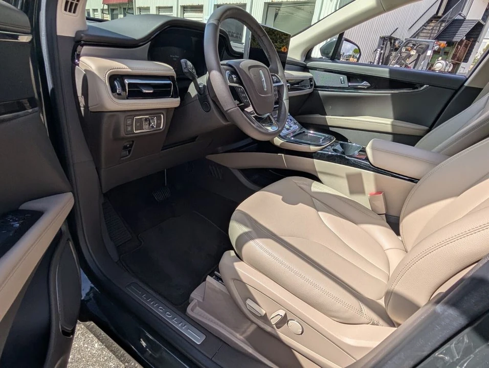 2022 Lincoln Nautilus - Image 11 of 21