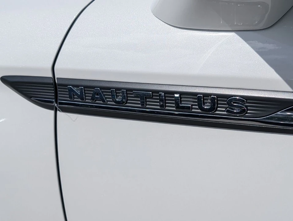 2022 Lincoln Nautilus - Image 10 of 21