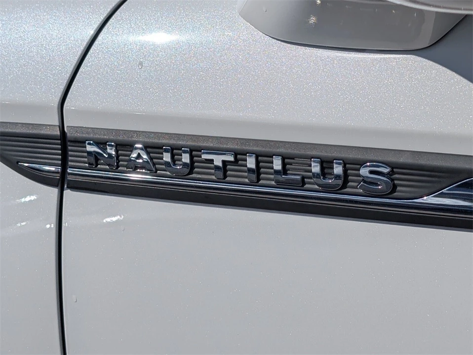 2022 Lincoln Nautilus - Image 10 of 12