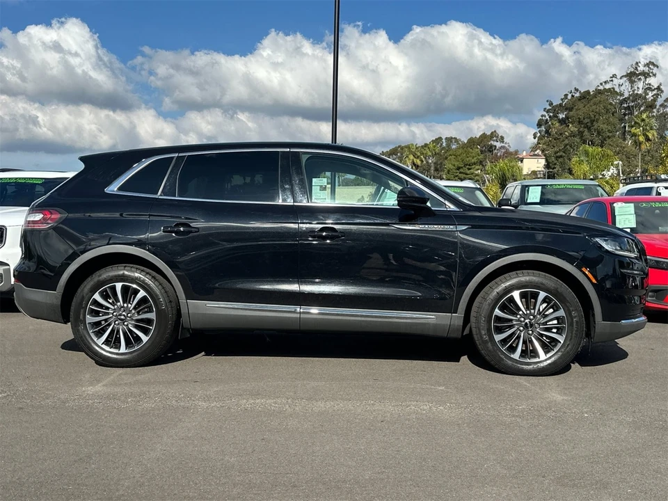 2022 Lincoln Nautilus - Image 2 of 12