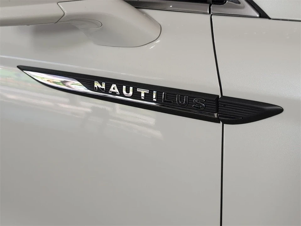 2022 Lincoln Nautilus - Image 16 of 21