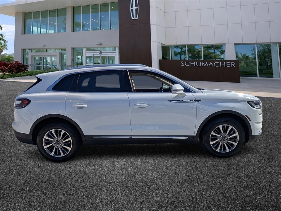 2022 Lincoln Nautilus - Image 8 of 12