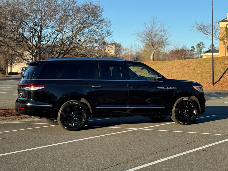 2022 Lincoln Navigator 4th Gen - Image 13 of 21
