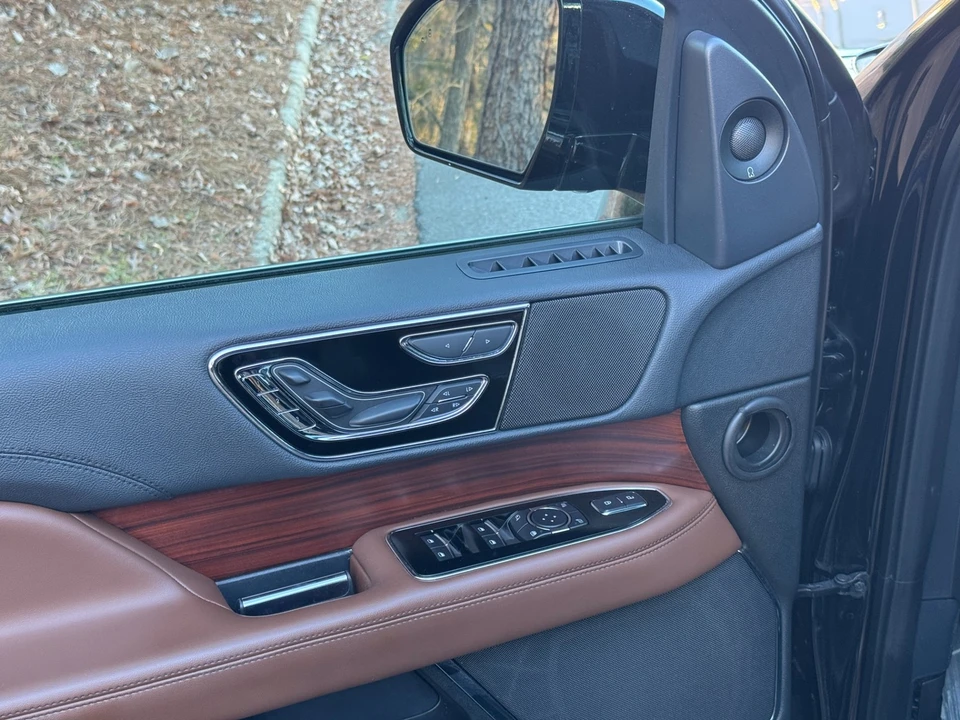 2022 Lincoln Navigator 4th Gen - Image 20 of 21