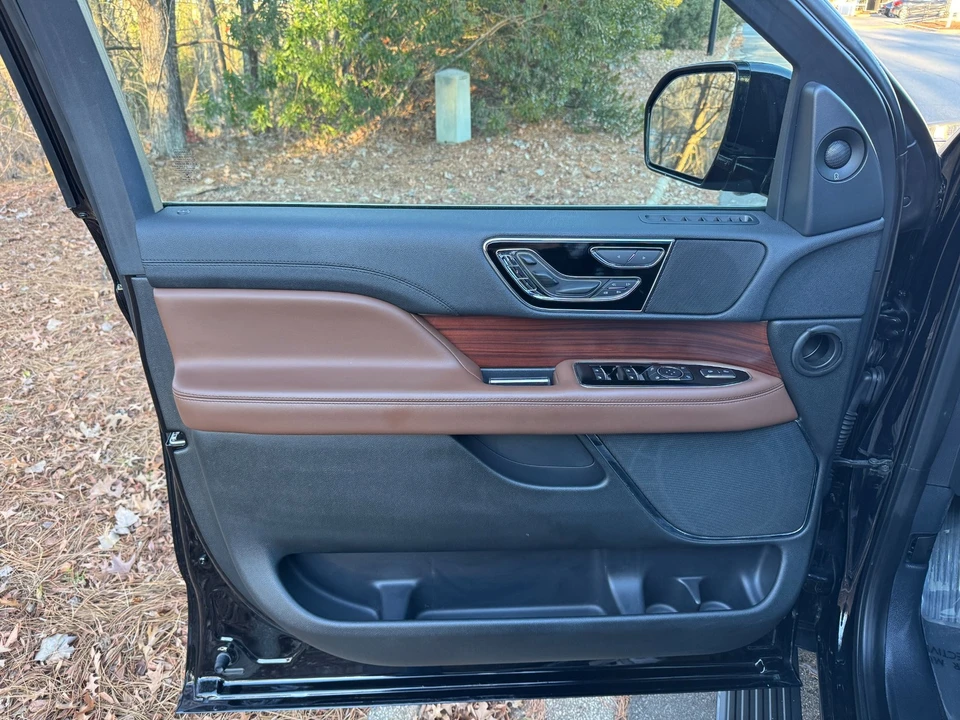 2022 Lincoln Navigator 4th Gen - Image 19 of 21