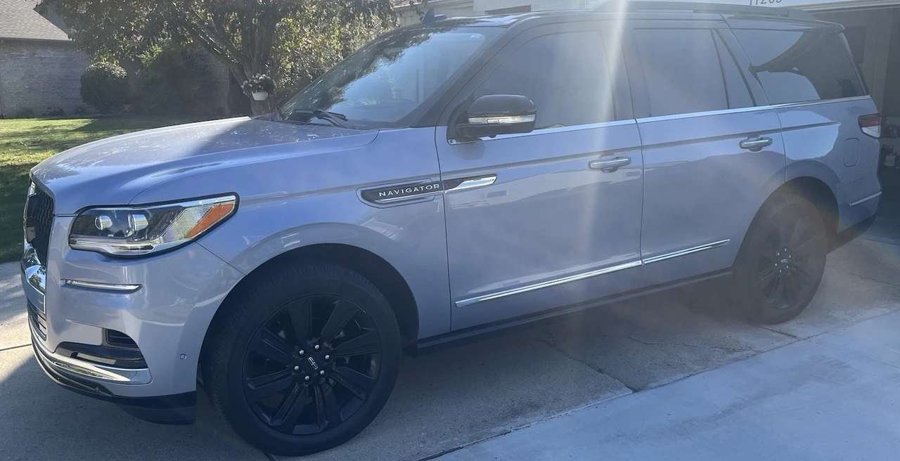 2022 Lincoln Navigator 4th Gen - Image 10 of 14