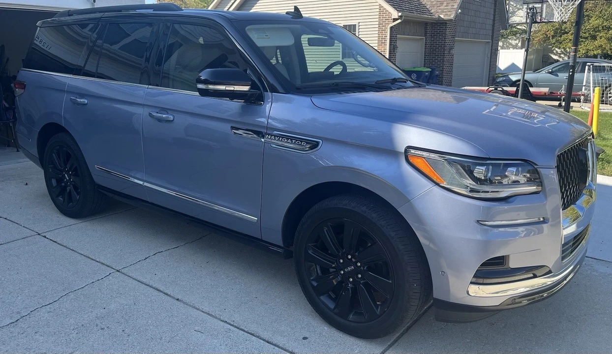 2022 Lincoln Navigator 4th Gen - Image 9 of 14