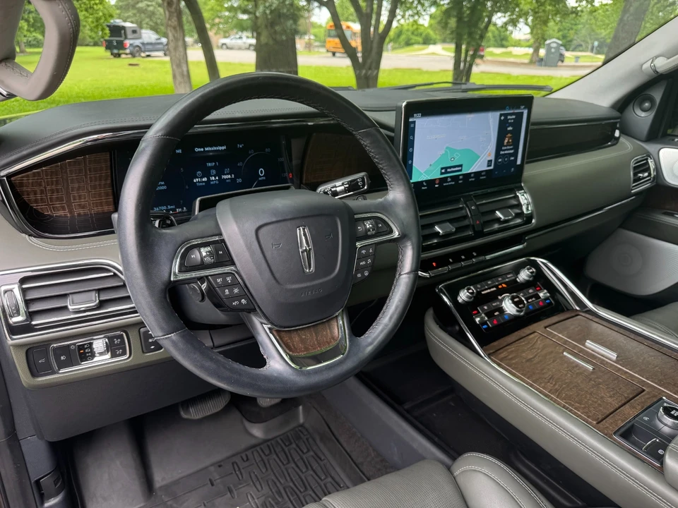 2022 Lincoln Navigator 4th Gen - Image 19 of 21