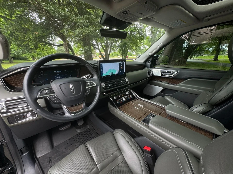 2022 Lincoln Navigator 4th Gen - Image 10 of 12