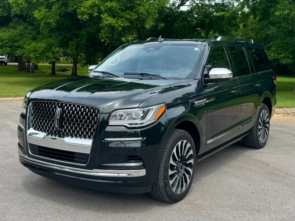 2022 Lincoln Navigator 4th Gen - Image 2 of 12