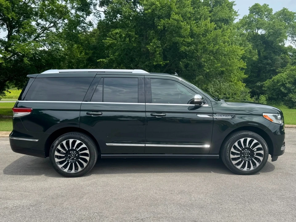 2022 Lincoln Navigator 4th Gen - Image 7 of 12