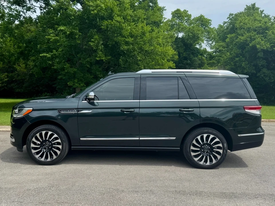 2022 Lincoln Navigator 4th Gen - Image 8 of 12