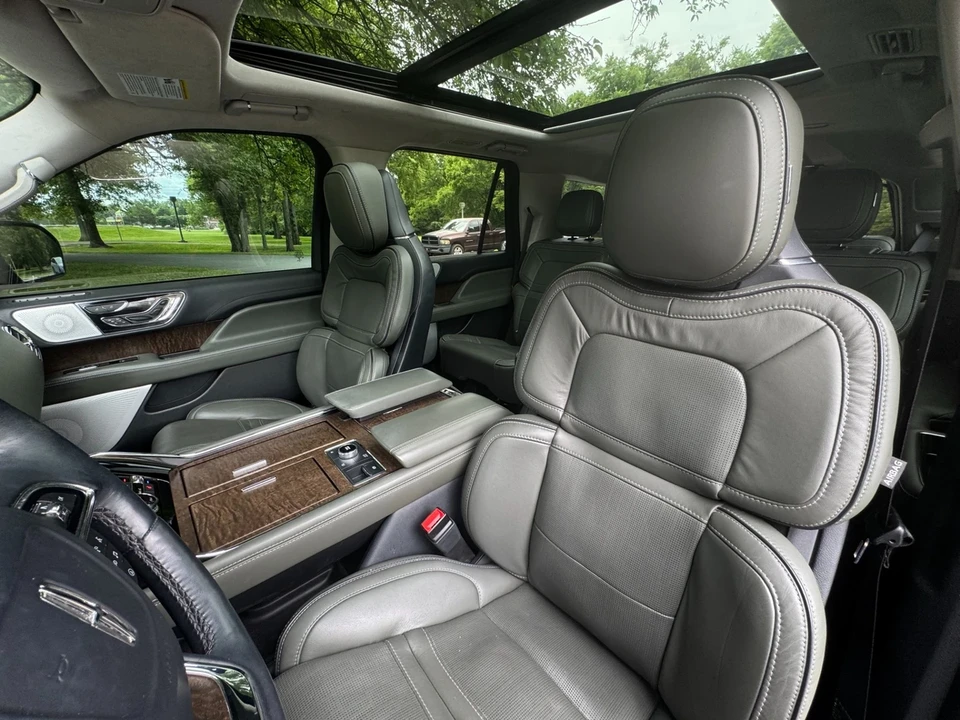2022 Lincoln Navigator 4th Gen - Image 11 of 12
