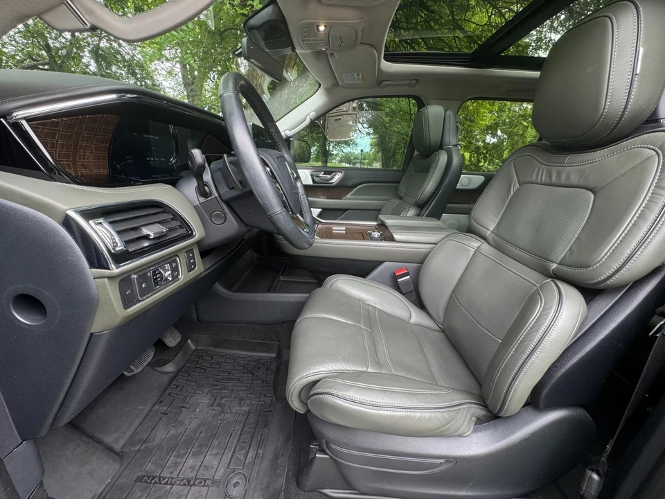 2022 Lincoln Navigator 4th Gen - Image 9 of 12