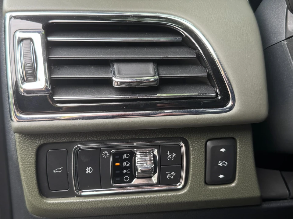 2022 Lincoln Navigator 4th Gen - Image 18 of 21