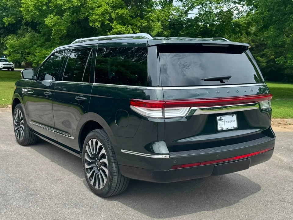 2022 Lincoln Navigator 4th Gen - Image 4 of 12