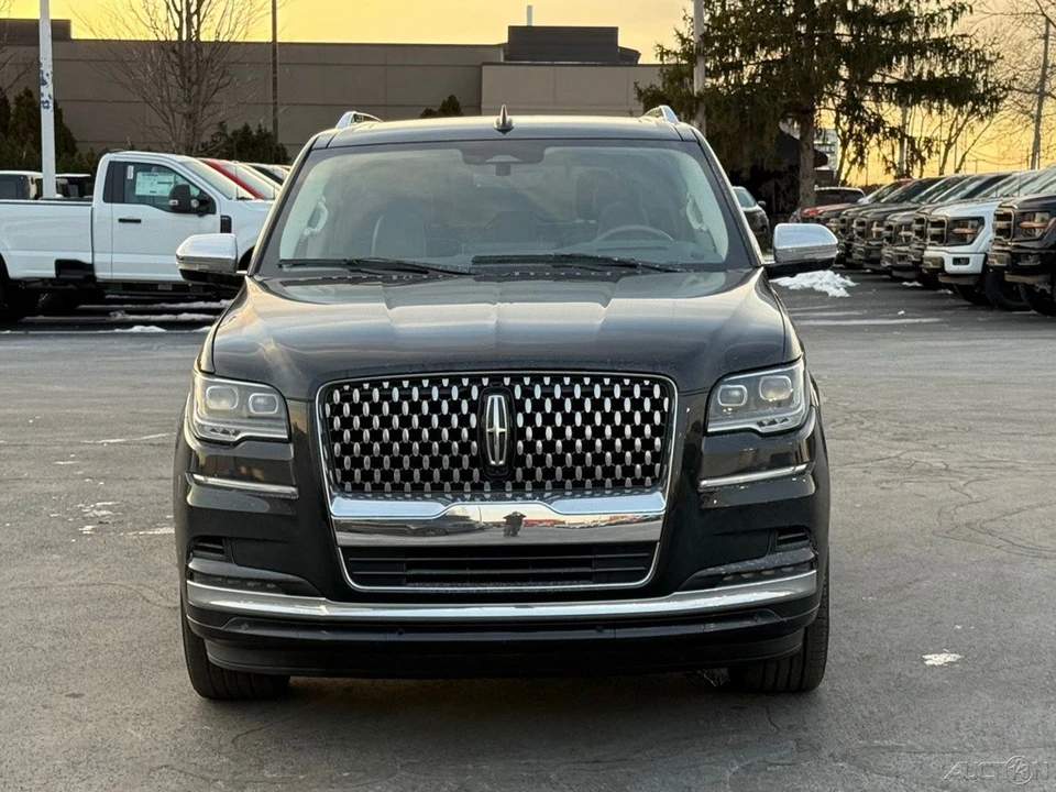 2022 Lincoln Navigator 4th Gen - Image 8 of 12