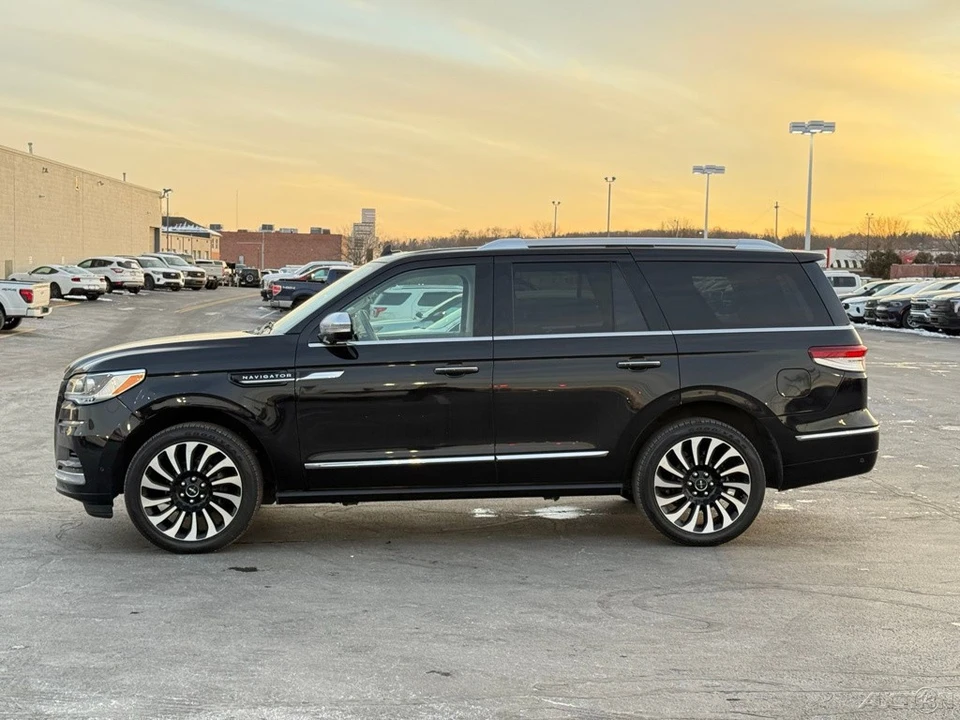 2022 Lincoln Navigator 4th Gen - Image 6 of 12