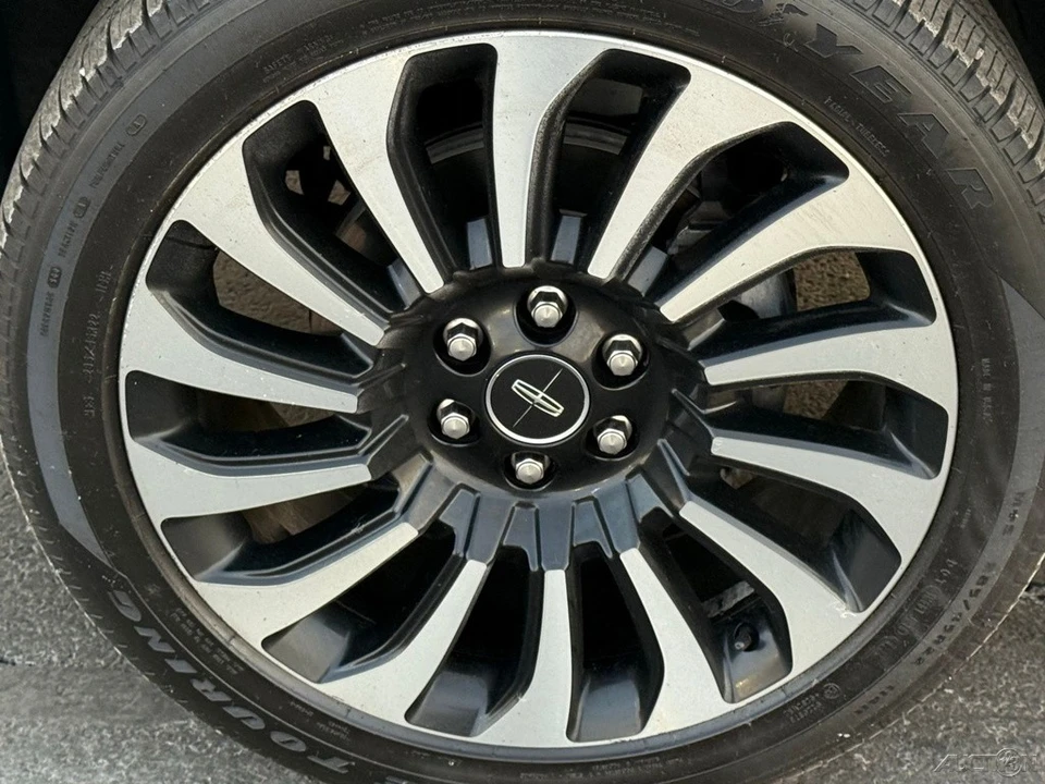 2022 Lincoln Navigator 4th Gen - Image 10 of 12