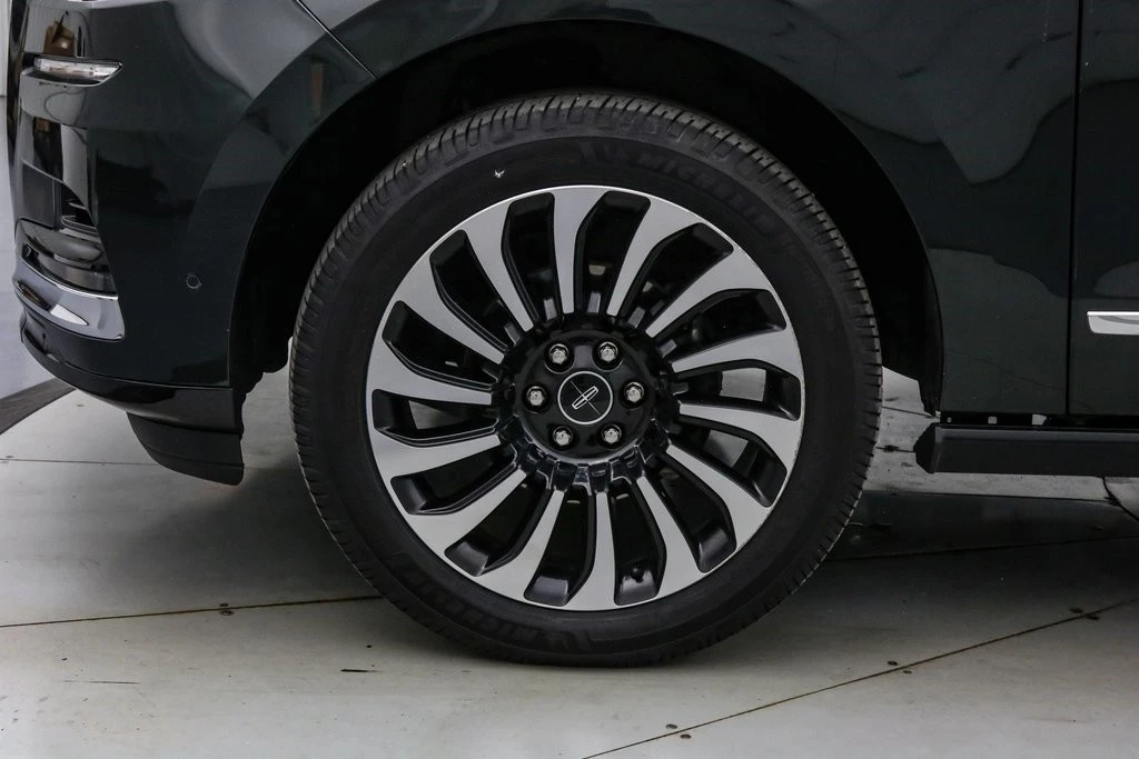 2022 Lincoln Navigator 4th Gen - Image 11 of 21