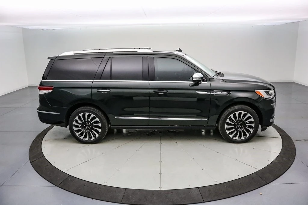 2022 Lincoln Navigator 4th Gen - Image 4 of 21