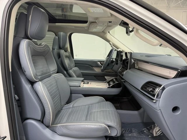 2022 Lincoln Navigator 4th Gen - Image 13 of 21