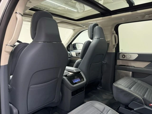 2022 Lincoln Navigator 4th Gen - Image 15 of 21