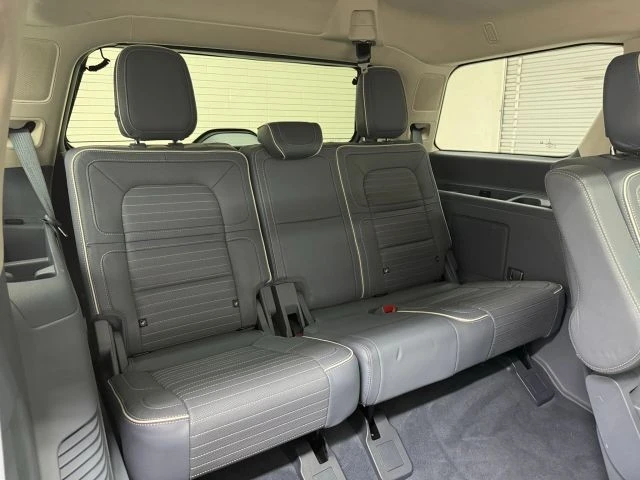 2022 Lincoln Navigator 4th Gen - Image 20 of 21