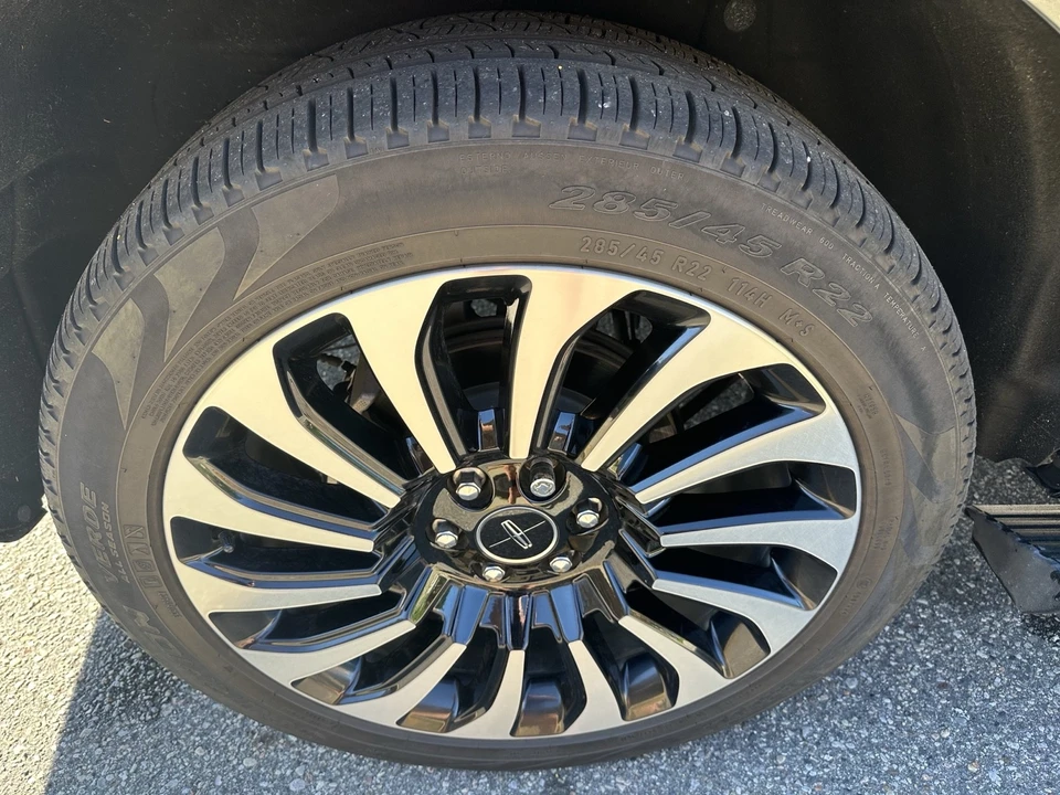 2022 Lincoln Navigator 4th Gen - Image 10 of 21