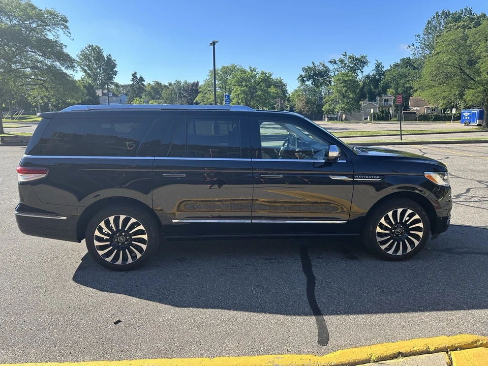 2022 Lincoln Navigator 4th Gen - Image 5 of 21