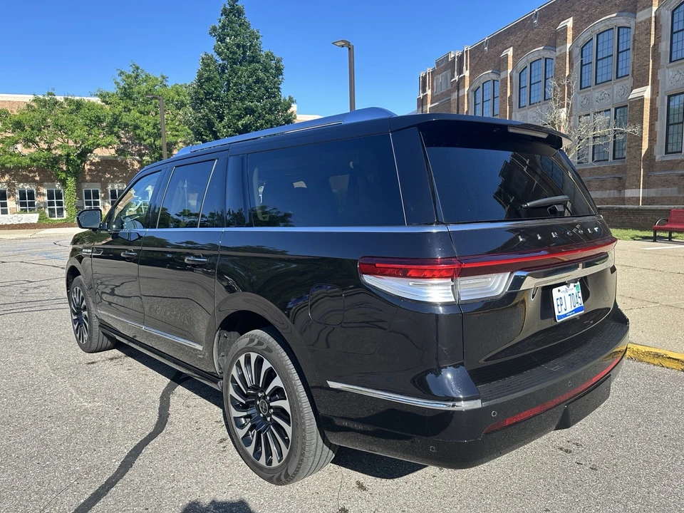 2022 Lincoln Navigator 4th Gen - Image 3 of 21