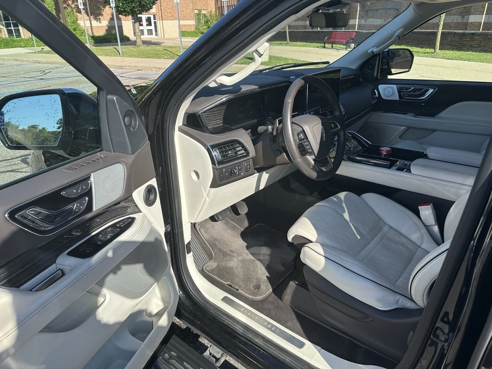 2022 Lincoln Navigator 4th Gen - Image 12 of 21