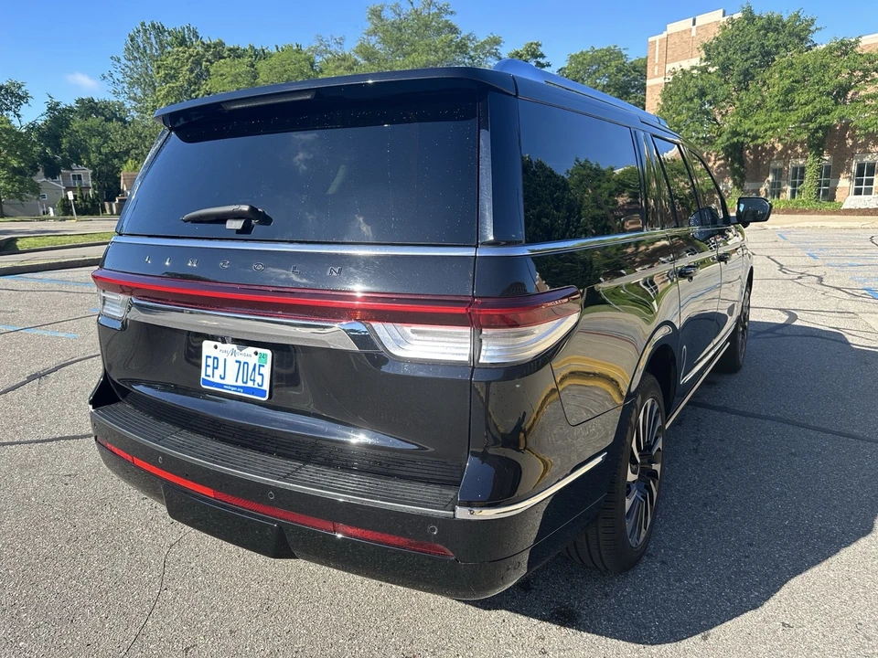 2022 Lincoln Navigator 4th Gen - Image 4 of 21