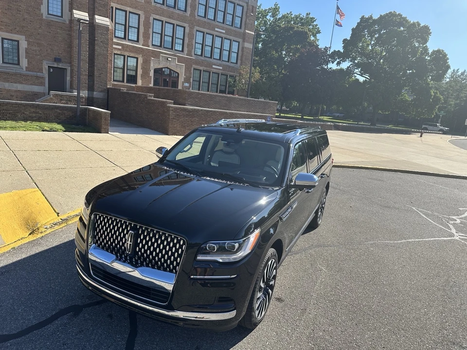 2022 Lincoln Navigator 4th Gen - Image 8 of 21