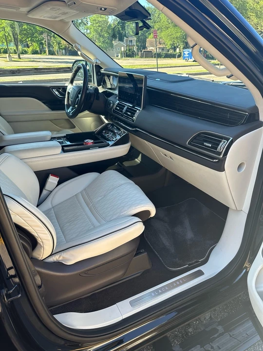 2022 Lincoln Navigator 4th Gen - Image 18 of 21