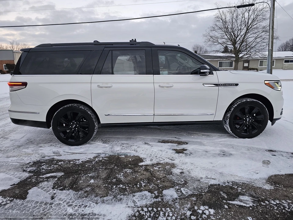 2022 Lincoln Navigator 4th Gen - Image 12 of 21