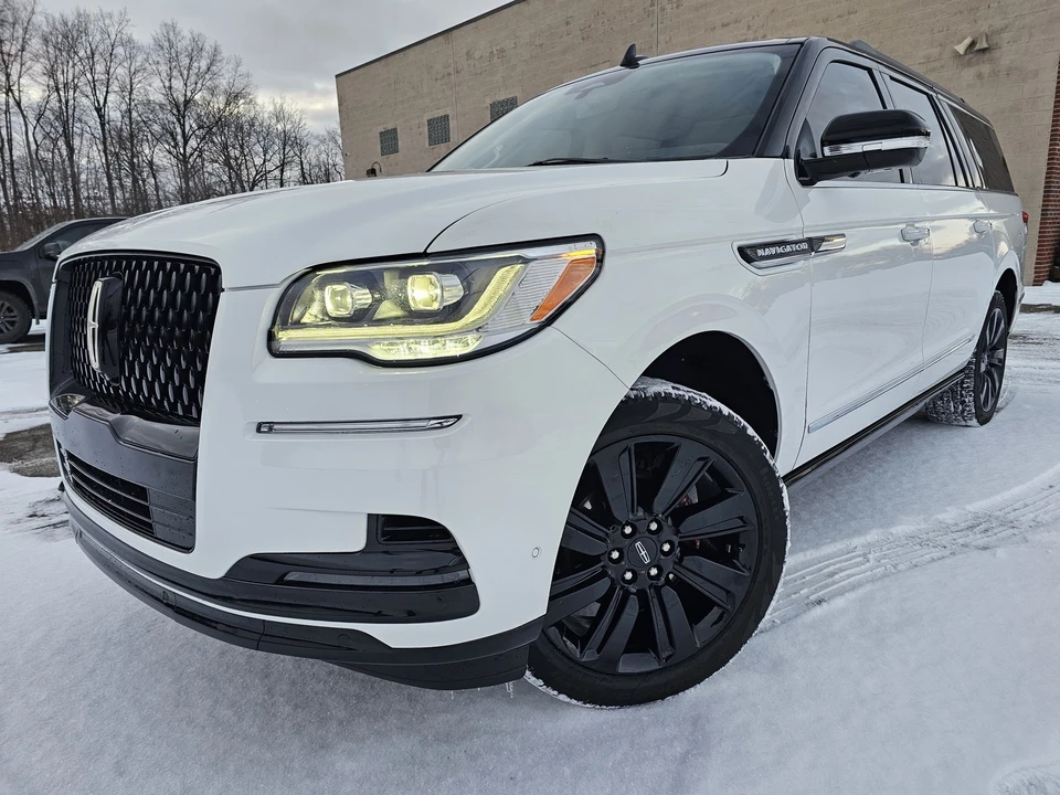 2022 Lincoln Navigator 4th Gen - Image 2 of 21