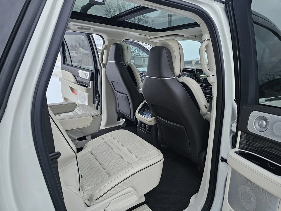 2022 Lincoln Navigator 4th Gen - Image 9 of 21