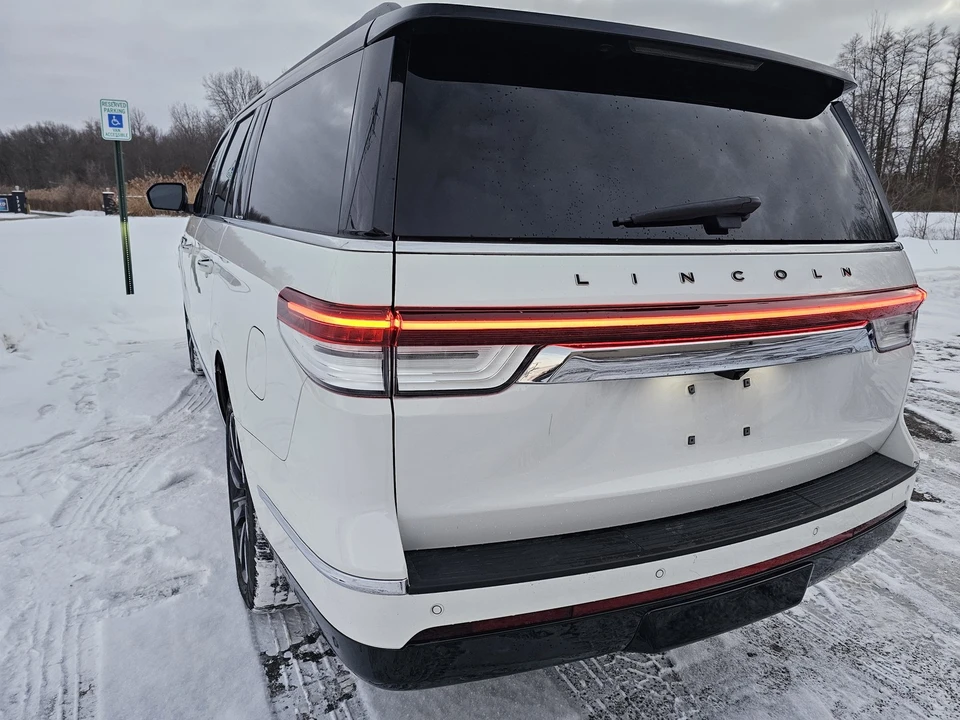 2022 Lincoln Navigator 4th Gen - Image 19 of 21