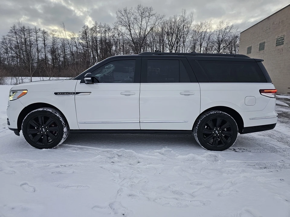 2022 Lincoln Navigator 4th Gen - Image 17 of 21